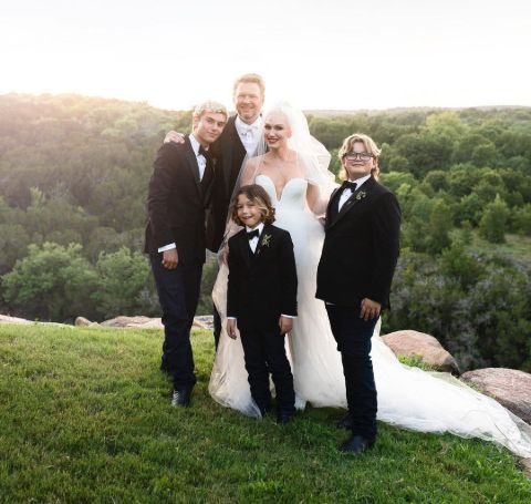 Lead Vocalist of No Doubt,&nbsp;Gwen Stefani,&nbsp;shared her wedding photos along with the most important men in her life: her beau&nbsp;Blake Shelton along with her handsome sons through her Instagram account.